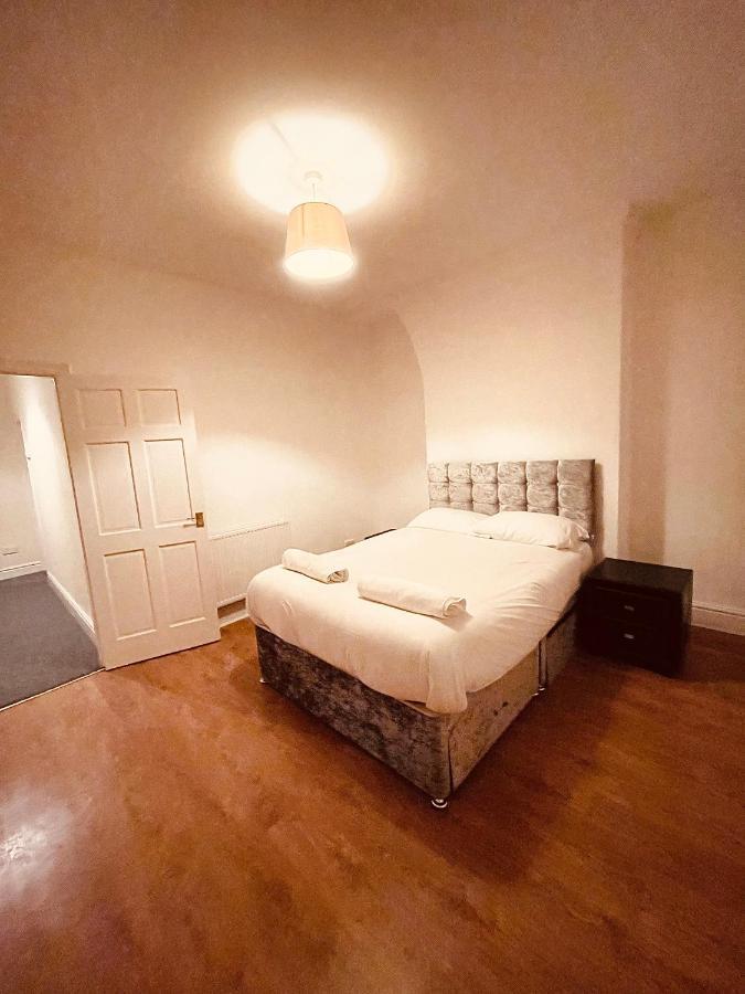 Cute Spacious 2 Bedroom House, Sleeps 8, Free Street Parking, Easy Access Lock Box Entry, 2 Minute Drive From City Centre Liverpool Exterior foto